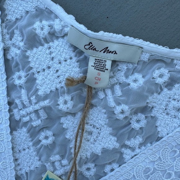NWT Ella Moon Women's Small White Emboidered with Lace Trim Top Poncho - Picture 4 of 8